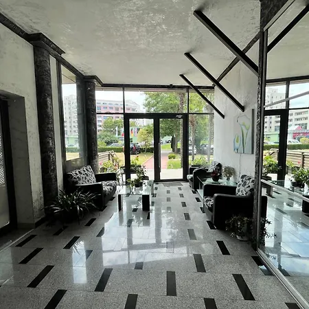 Sunny Plaza Celebrity Apartmán *